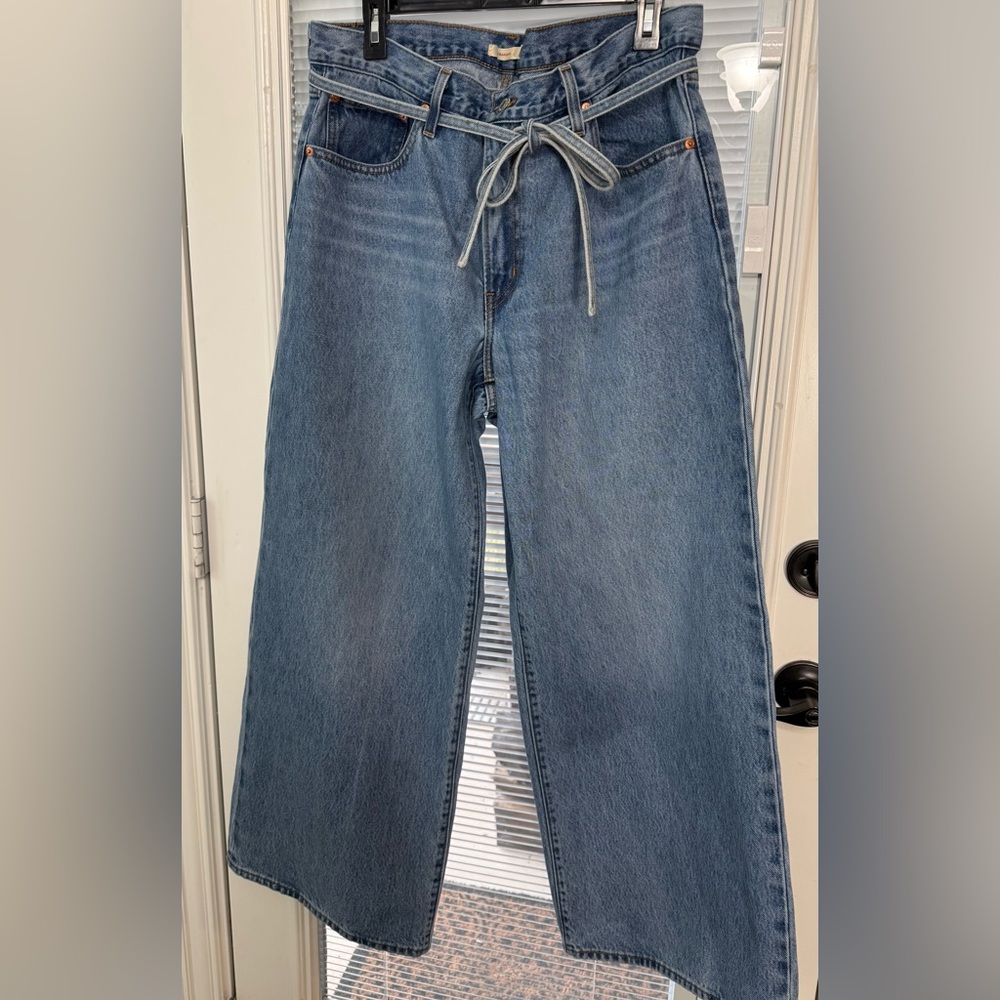 Levi's Wide XL Straight Leg jeans, Light Blue, size 32
